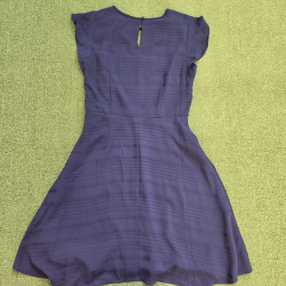 BANANA REPUBLIC Women's Dress Short Sleeve Keyhole Neck Navy Striped Size 6 - Picture 2 of 9